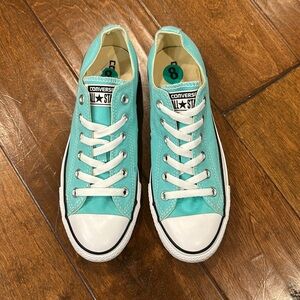 Converse All Star aqua colored shoes, size 8 women’s, size 6 men’s